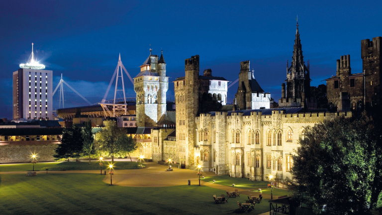 Extérieur Cardiff Castle dans la nuit