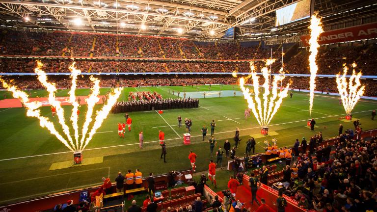 Gales v Sudáfrica - bajo la armadura serie 2017 - Vista General de Gales agotando en el terreno de juego.