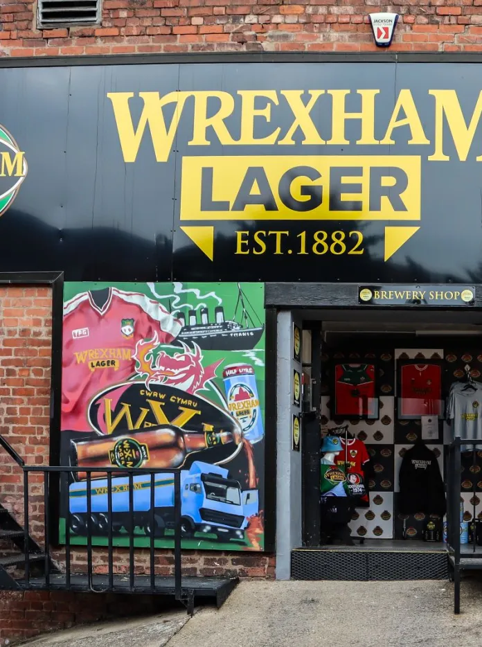 La boutique de la distillerie Wrexham Lager vue de l'extérieur