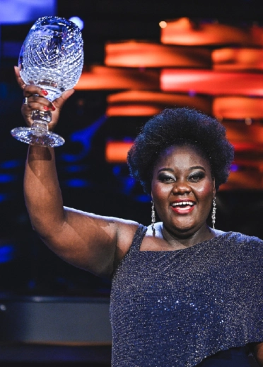 singer holding up trophy.