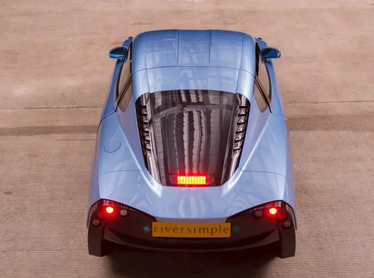 vista trasera del coche de riversimple rasa