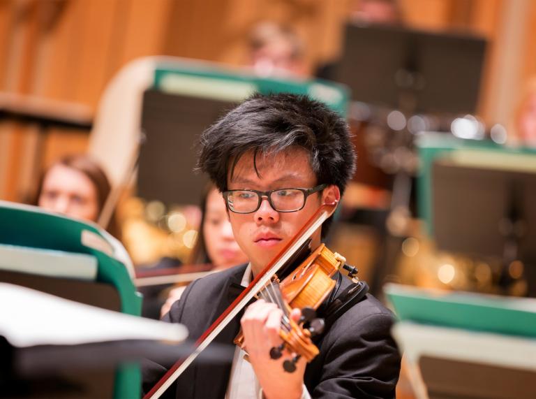 RWCMD student playing the violin