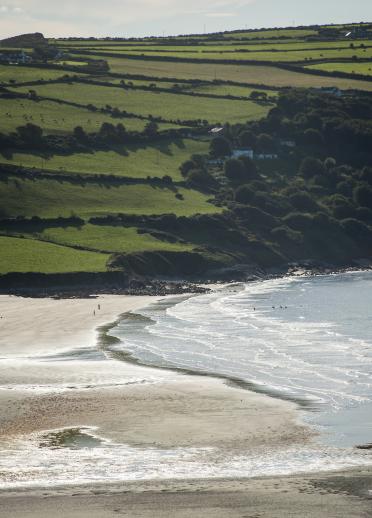 Blick auf Poppit Sands und Cardigan Bay auf der Suche von Gwbert Ceredigion