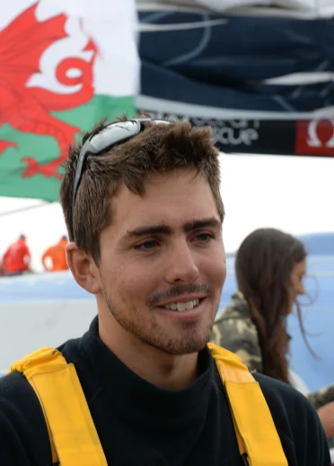 Llegada de Bleddyn Mon a la bahía de Cardiff, Volvo Ocean Race
