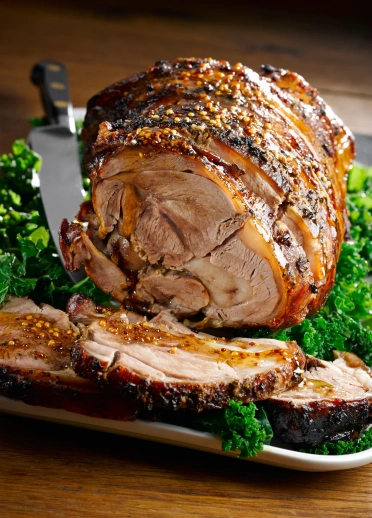 Gigot d'agneau gallois rôti au miel, au gingembre et à la moutarde.