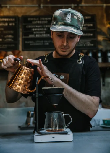 Filterkaffee hinter der Theke