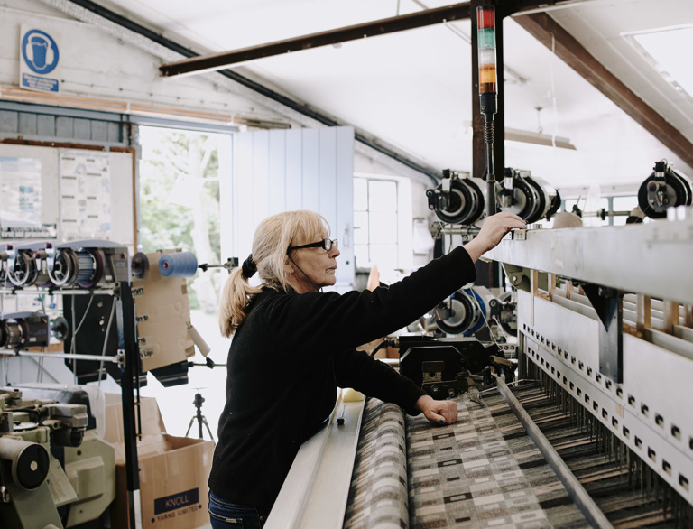 femme, utilisation de machines, Melin Tregwynt