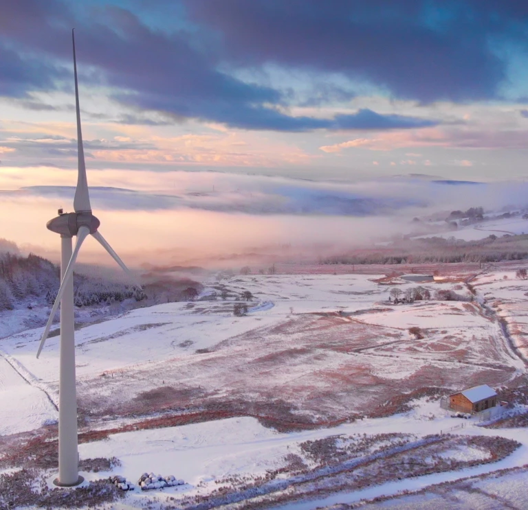 Turbines d'Awel Co-op dans la neige