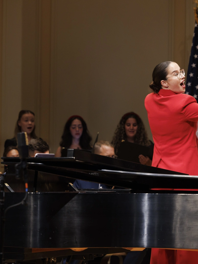 Katie Jenkins conducts Symffoni’r Môr Mawr – A Transatlantic Symphony at the Library of Congress, with a pianist, singers and musicians performing alongside her. 