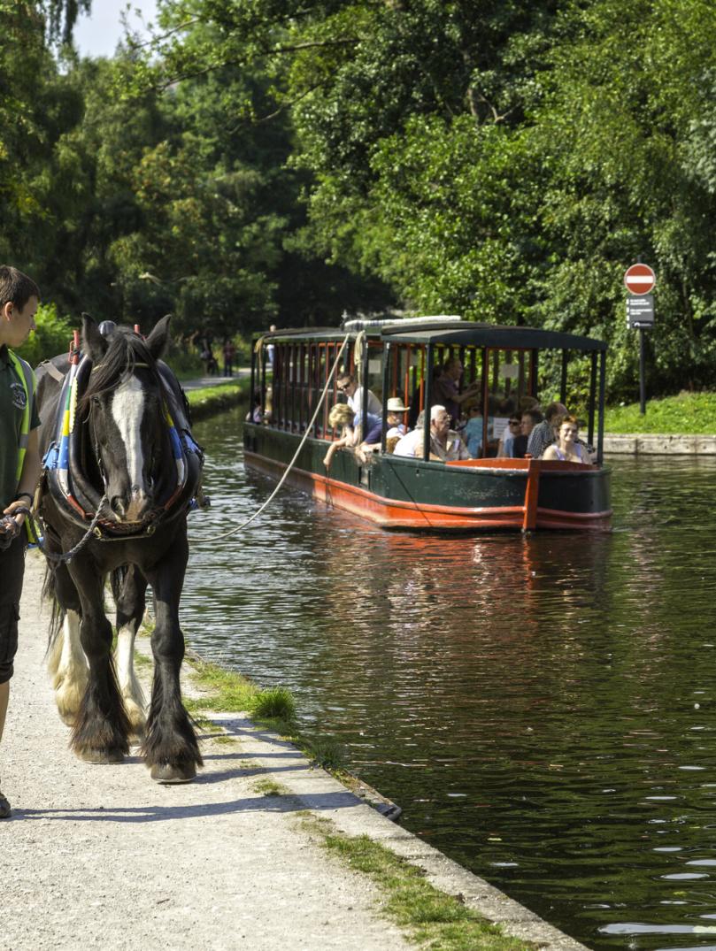 A horse drawn boat on the canal at Llangollen