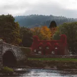 Tu-Hwnt-I'r Bont salón de té durante el otoño